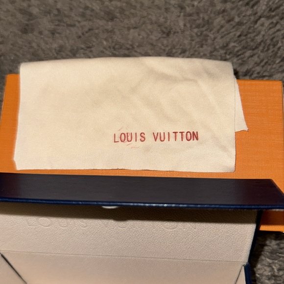 LOW START Louis Vuitton Sunglasses - Picture 6 of 13